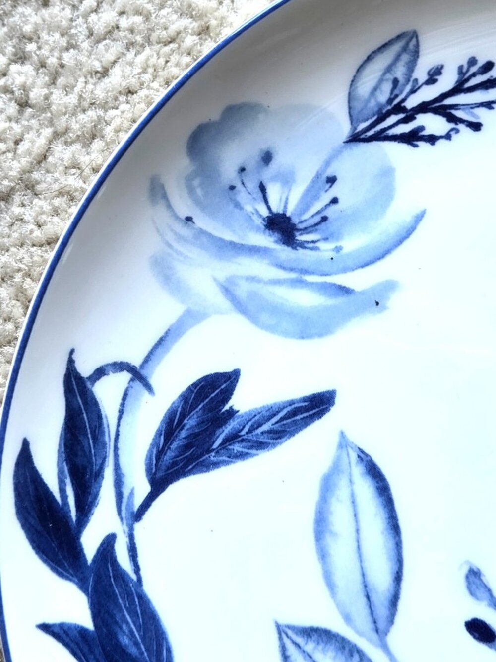 Mikasa DARCY 9” Salad Plate adorned with a vivid blue floral pattern, crafted - Picture 7 of 7